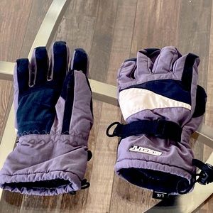 The gloves a in good condition. The are comfortable and warm.